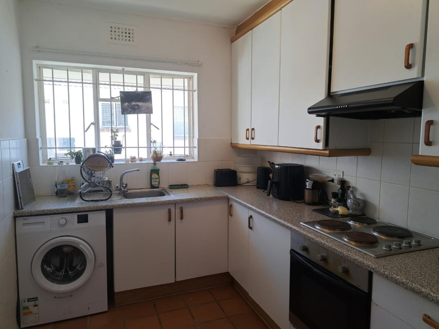 To Let 1 Bedroom Property for Rent in Sea Point Western Cape